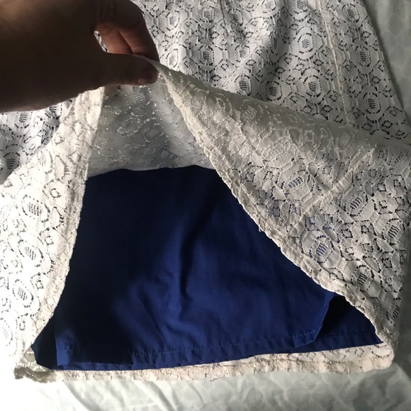 Blue and ivory laced skirt - Picture 4 of 5